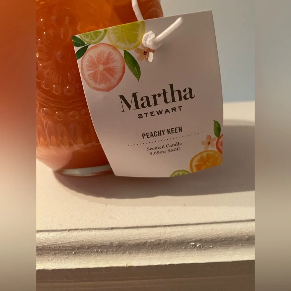 Martha Stewart Peachy Keen Candle NWT this smells amazing